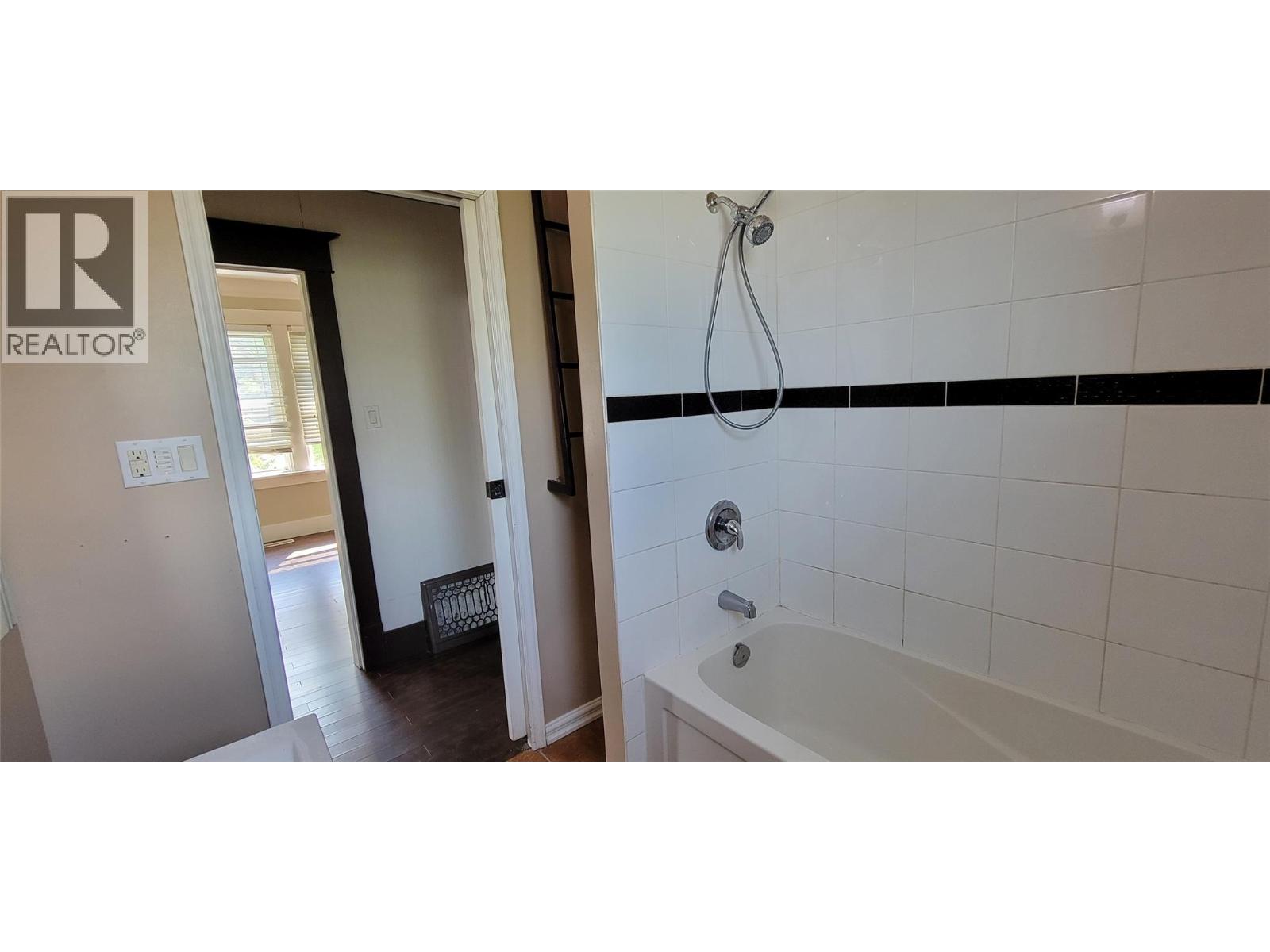 1553 Diamond Street, Trail, British Columbia  V1R 4H5 - Photo 6 - 10359696