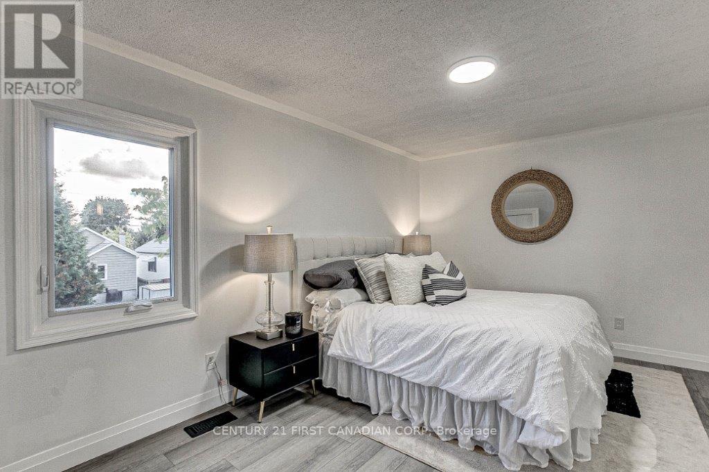347 Thiel Street, London East, Ontario  N5W 4P7 - Photo 18 - X12390140