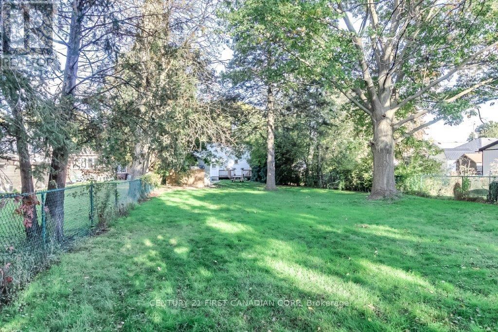 347 Thiel Street, London East, Ontario  N5W 4P7 - Photo 37 - X12390140