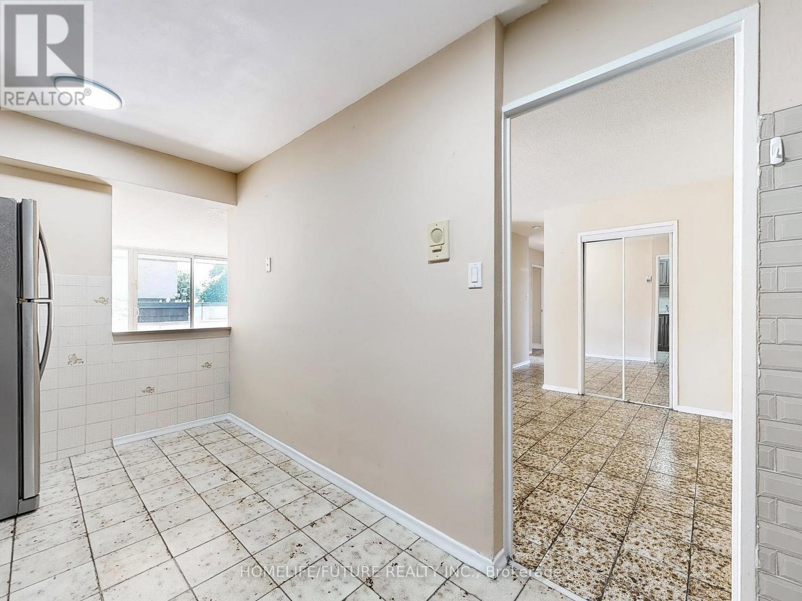 310 - 31 Four Winds Drive, Toronto, Ontario  M3J 1K9 - Photo 22 - W12389425