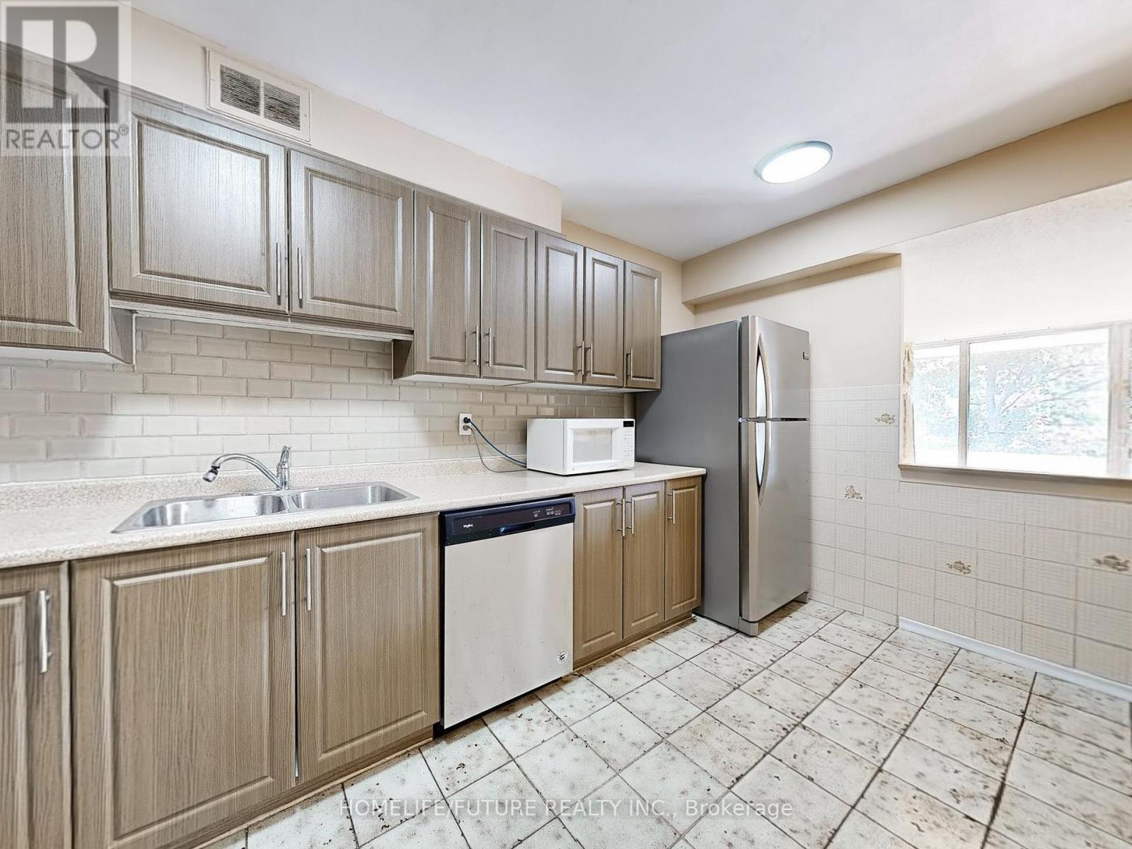 310 - 31 Four Winds Drive, Toronto, Ontario  M3J 1K9 - Photo 7 - W12389425