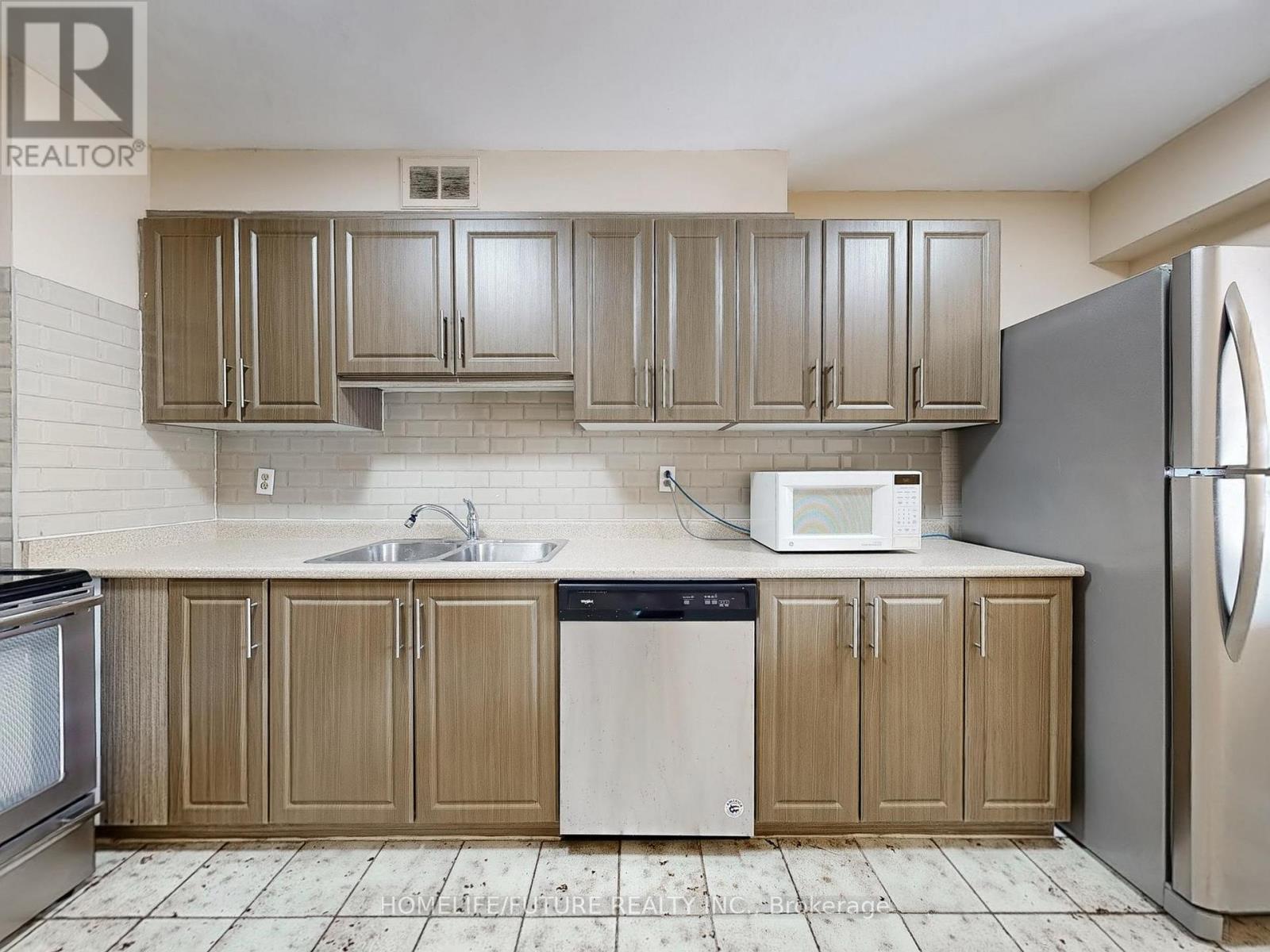 310 - 31 Four Winds Drive, Toronto, Ontario  M3J 1K9 - Photo 5 - W12389425