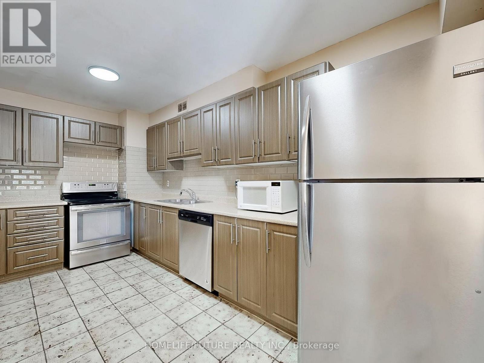 310 - 31 Four Winds Drive, Toronto, Ontario  M3J 1K9 - Photo 6 - W12389425