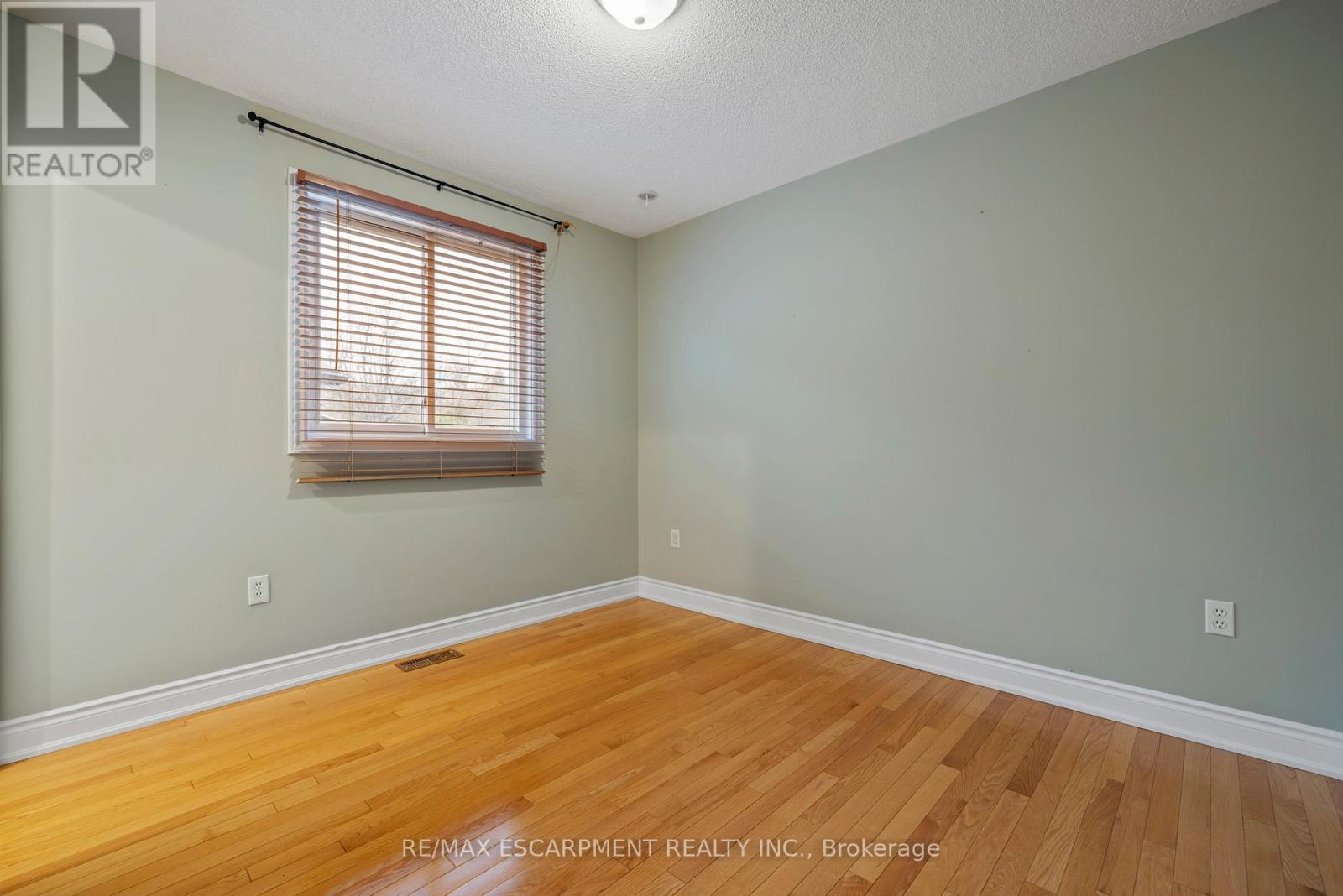 107 Horning Drive, Hamilton (Fessenden), Ontario  L9C 6L2 - Photo 33 - X12390105