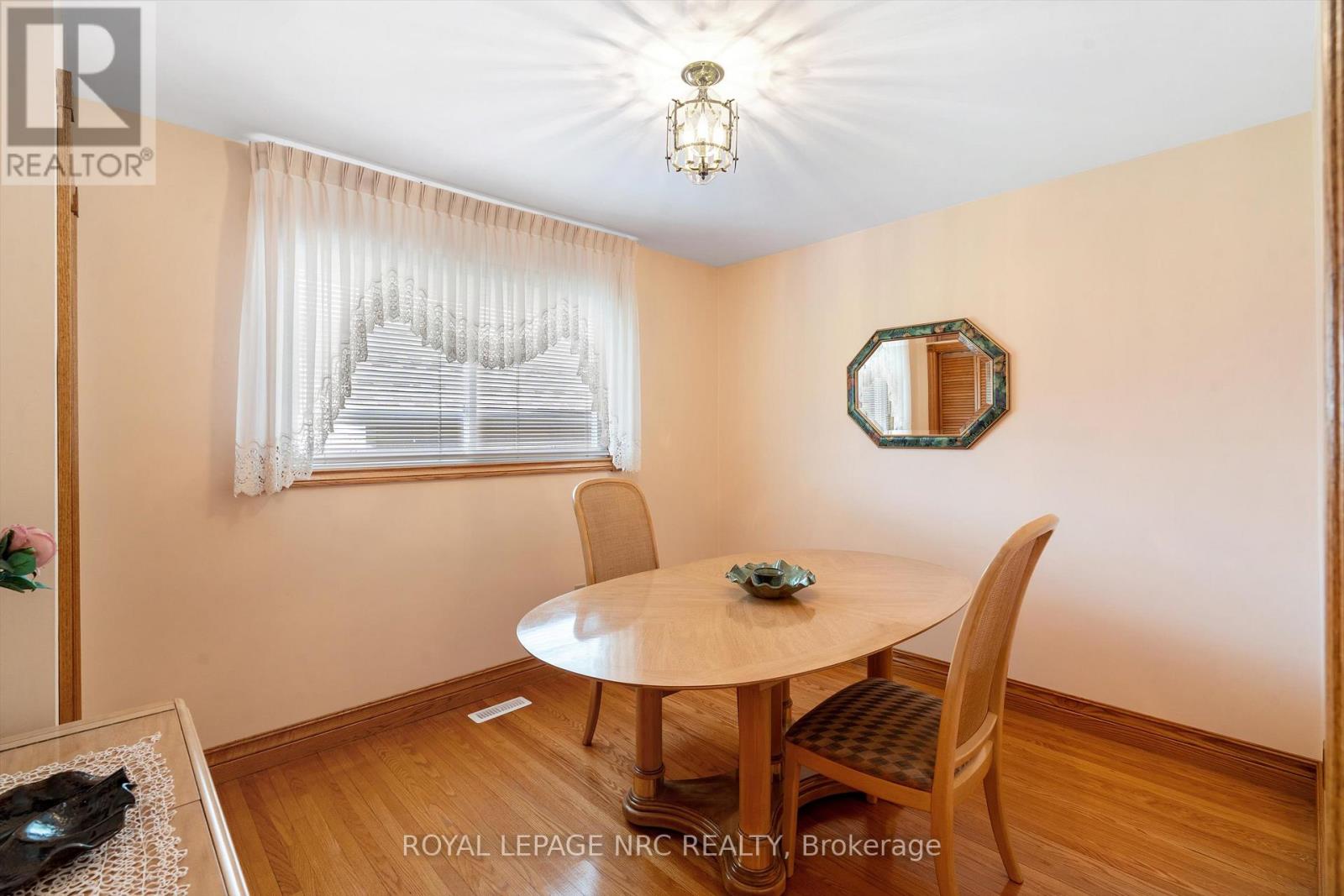 6043 Mayfair Drive, Niagara Falls, Ontario  L2J 1V7 - Photo 13 - X12390154