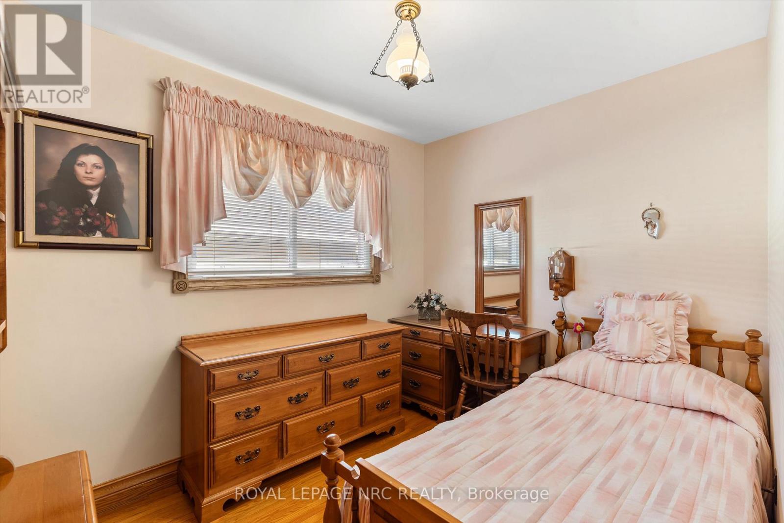 6043 Mayfair Drive, Niagara Falls, Ontario  L2J 1V7 - Photo 14 - X12390154