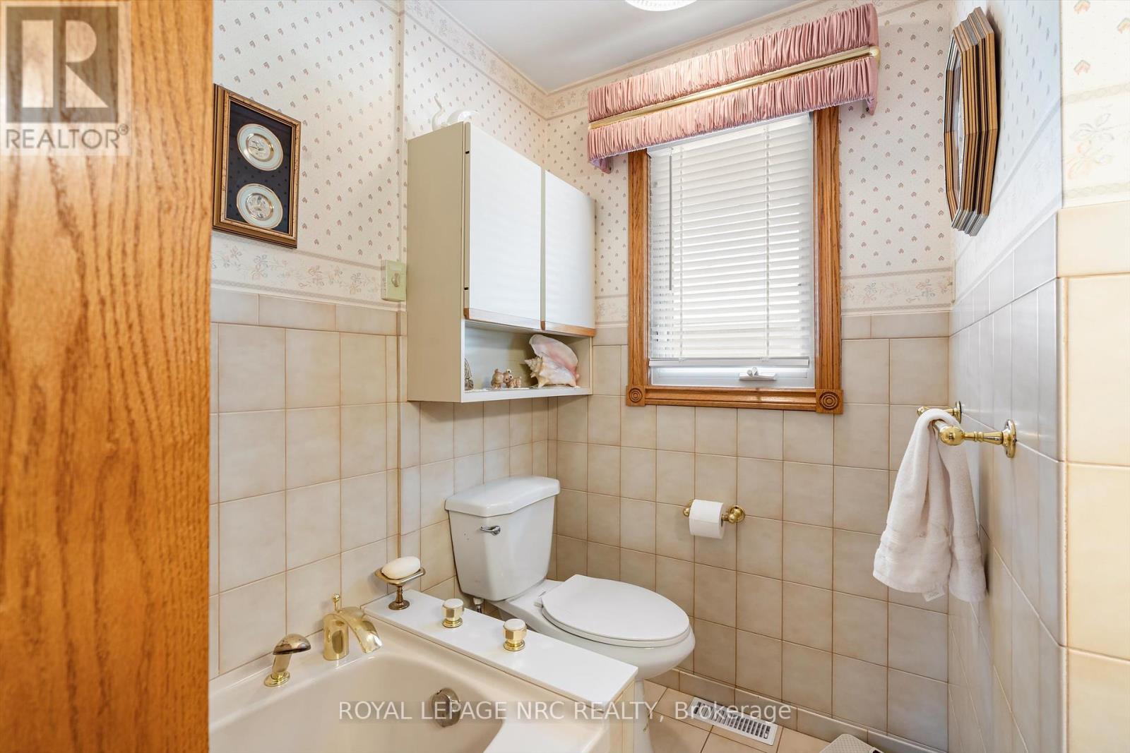 6043 Mayfair Drive, Niagara Falls, Ontario  L2J 1V7 - Photo 16 - X12390154