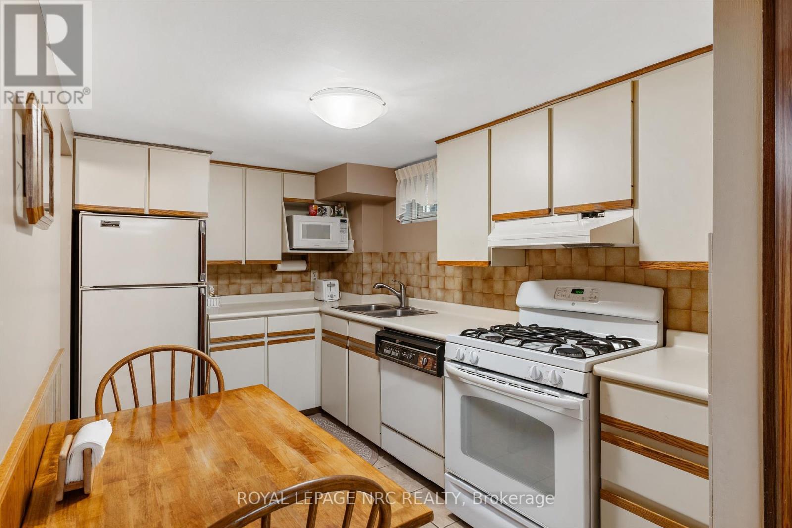 6043 Mayfair Drive, Niagara Falls, Ontario  L2J 1V7 - Photo 20 - X12390154