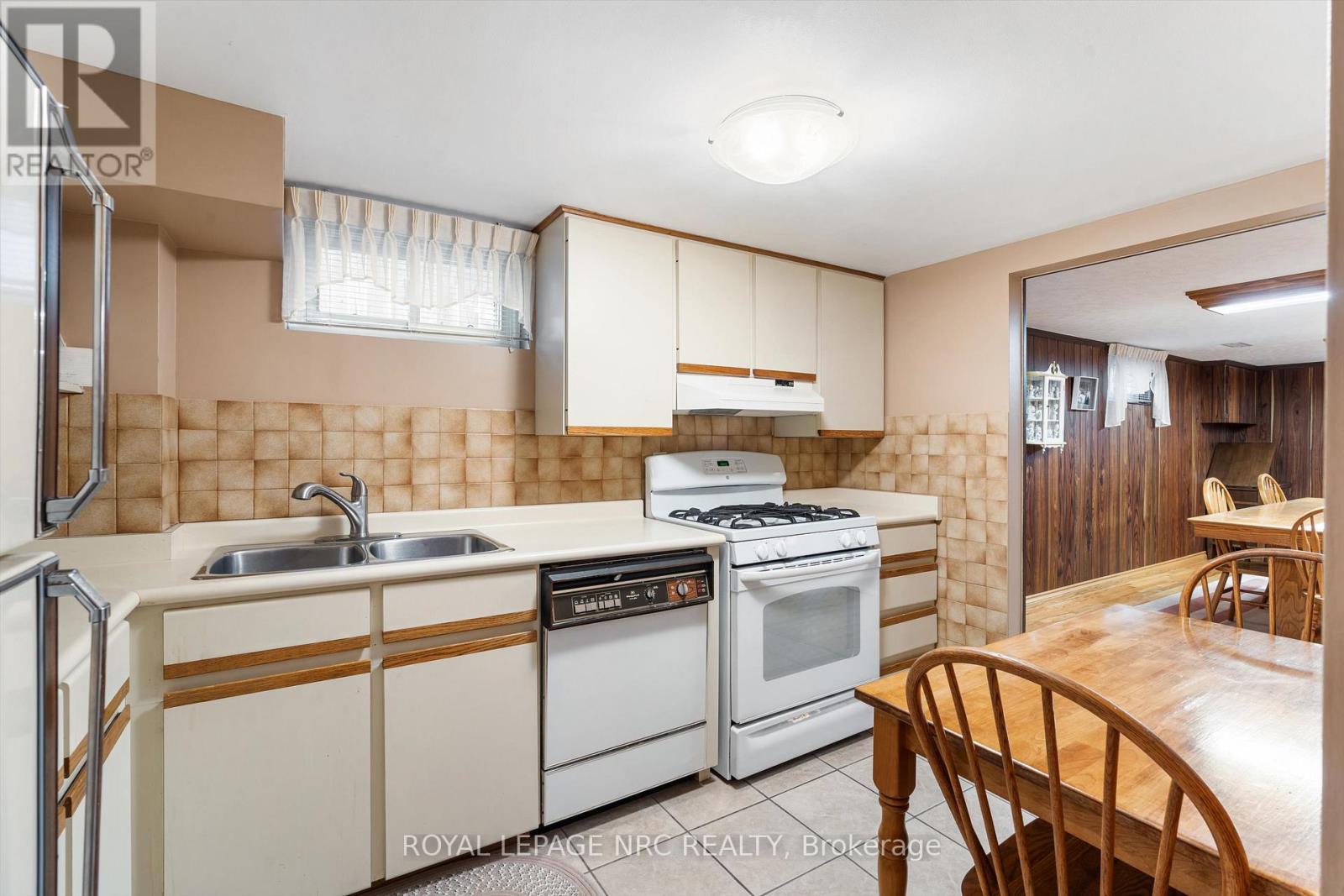 6043 Mayfair Drive, Niagara Falls, Ontario  L2J 1V7 - Photo 21 - X12390154