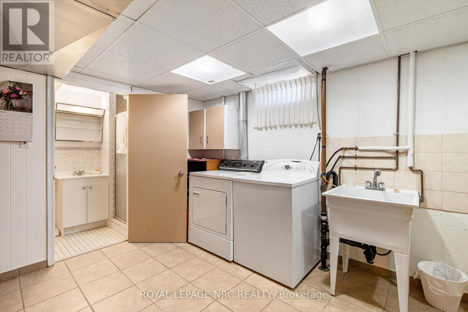 6043 Mayfair Drive, Niagara Falls, Ontario  L2J 1V7 - Photo 24 - X12390154