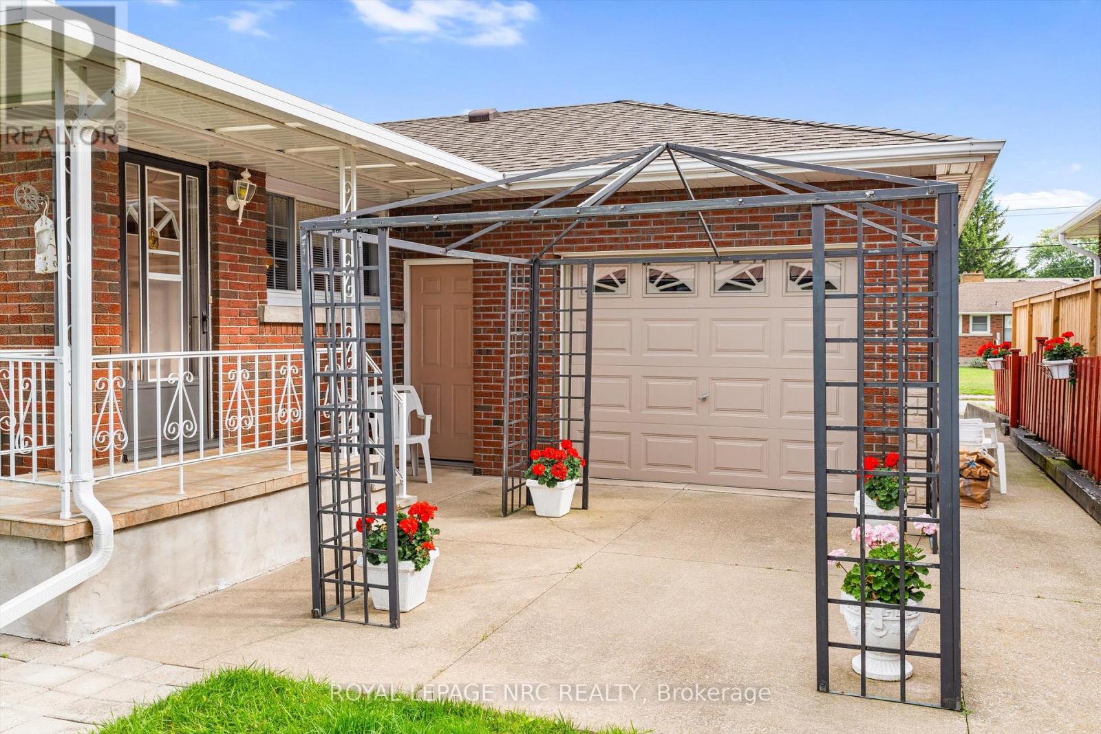 6043 Mayfair Drive, Niagara Falls, Ontario  L2J 1V7 - Photo 31 - X12390154