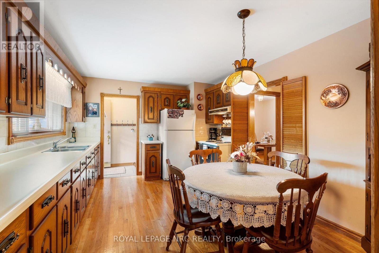 6043 Mayfair Drive, Niagara Falls, Ontario  L2J 1V7 - Photo 7 - X12390154