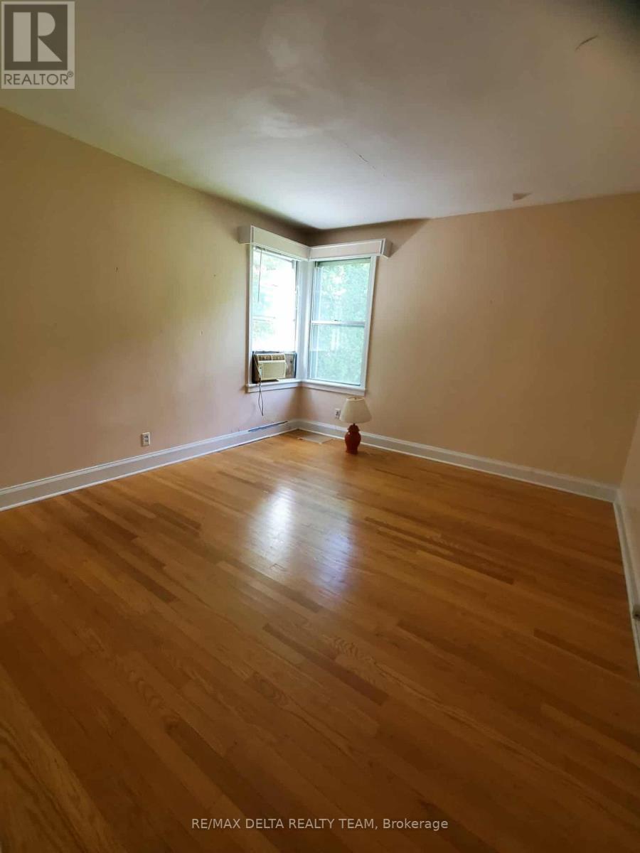 149 Pleasant Park Road, Ottawa, Ontario  K1H 5M4 - Photo 12 - X12383284