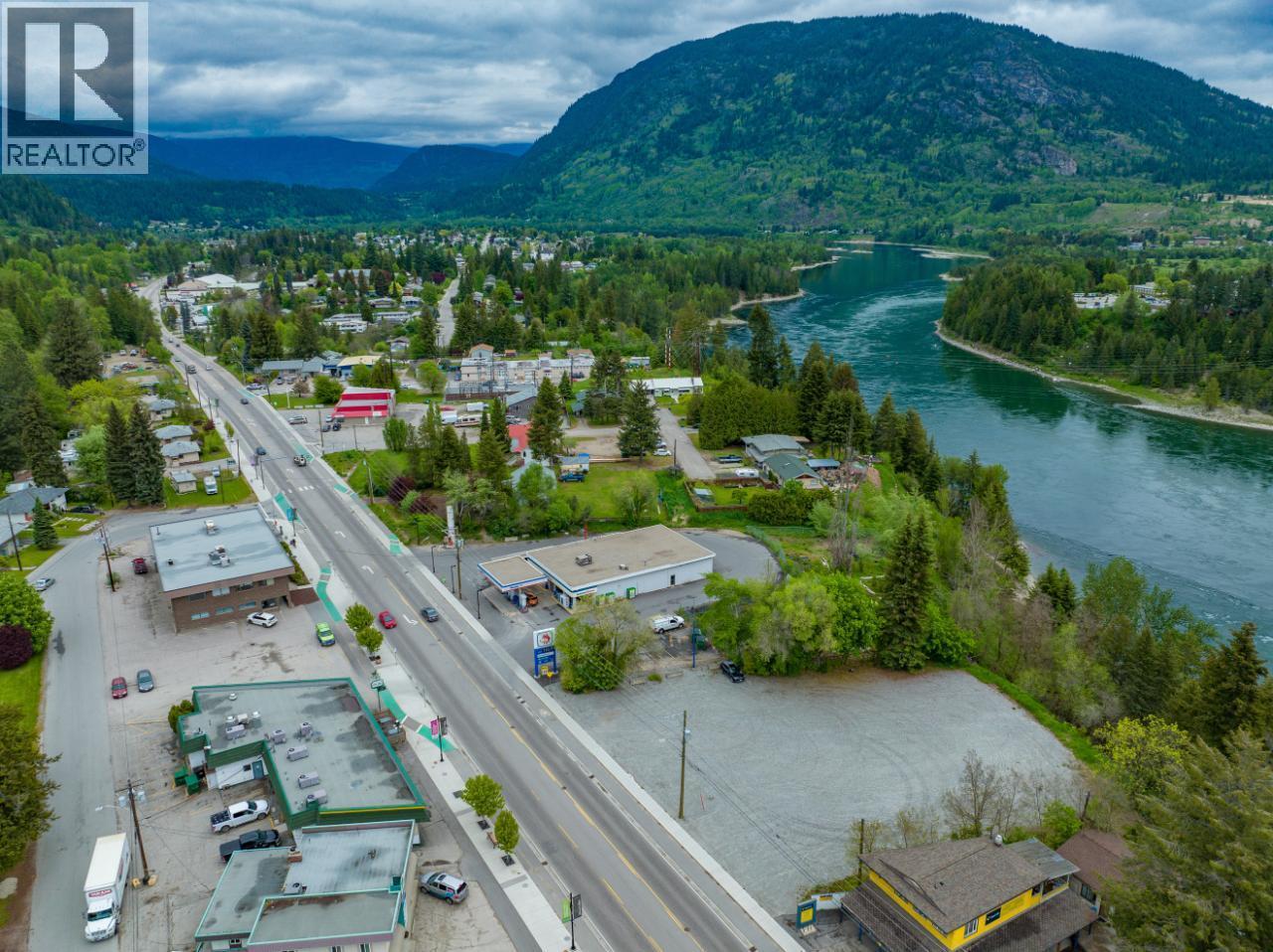 1445 Columbia Avenue, Castlegar, British Columbia  V1N 1H8 - Photo 2 - 10362194