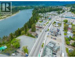 1445 COLUMBIA Avenue, castlegar, British Columbia