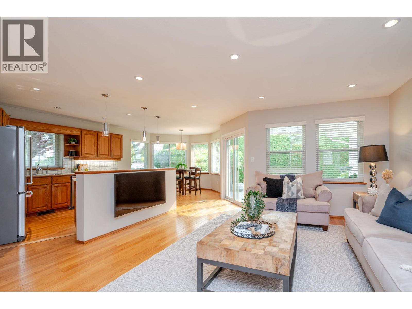 2203 Sorrento Drive, Coquitlam, British Columbia  V3K 6H6 - Photo 15 - R3045225