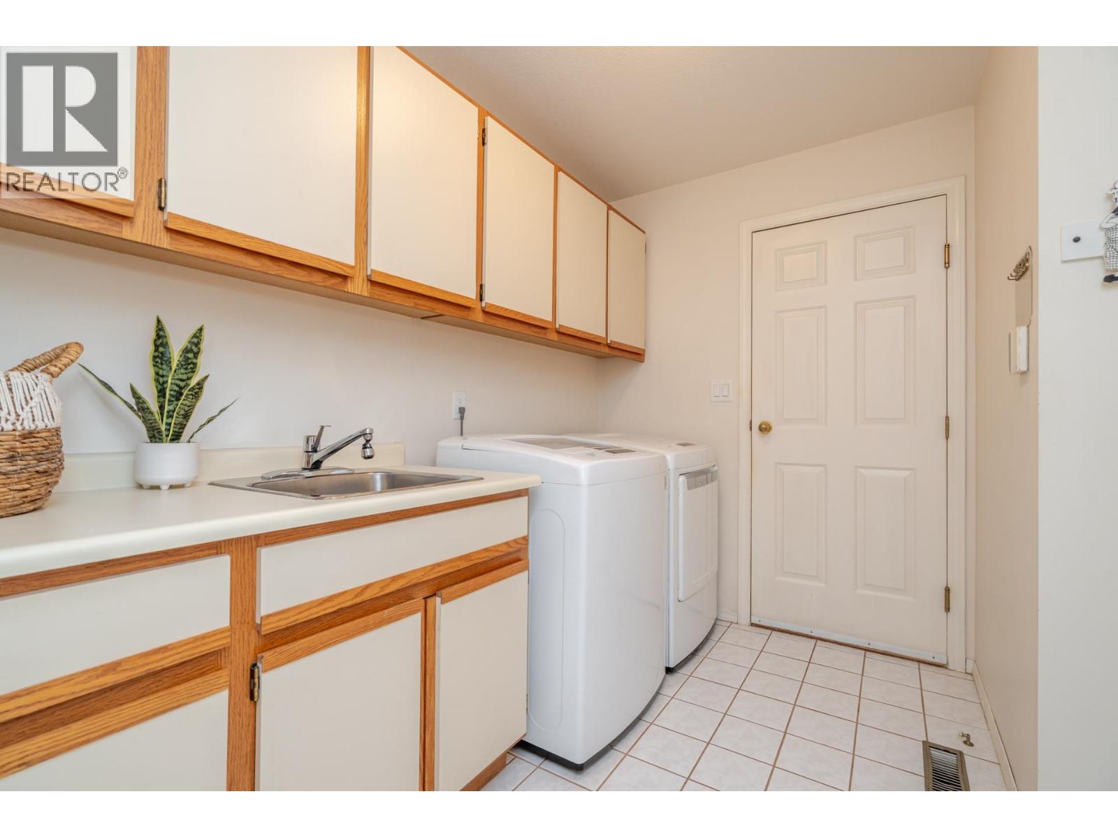 2203 Sorrento Drive, Coquitlam, British Columbia  V3K 6H6 - Photo 34 - R3045225