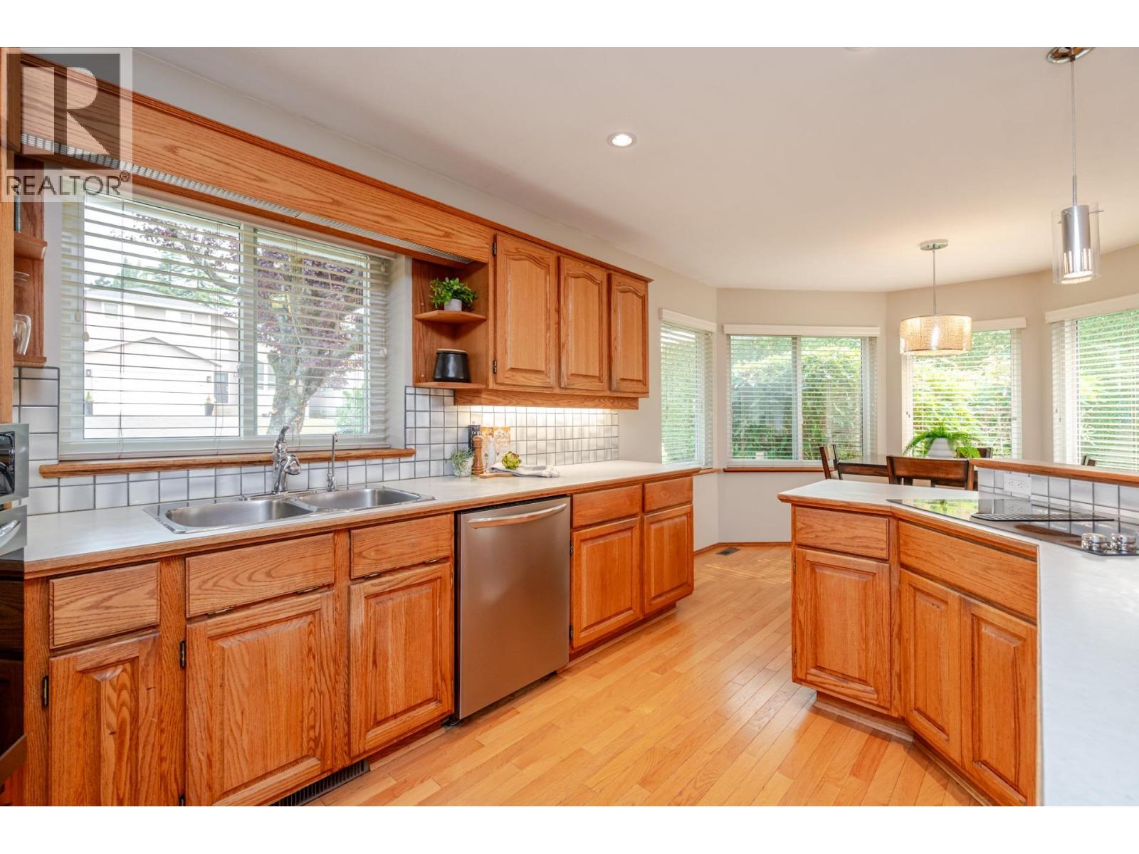 2203 Sorrento Drive, Coquitlam, British Columbia  V3K 6H6 - Photo 19 - R3045225