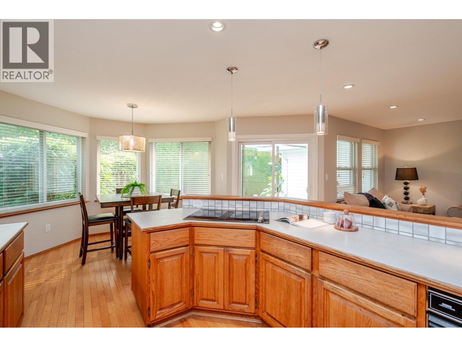 2203 Sorrento Drive, Coquitlam, British Columbia  V3K 6H6 - Photo 20 - R3045225