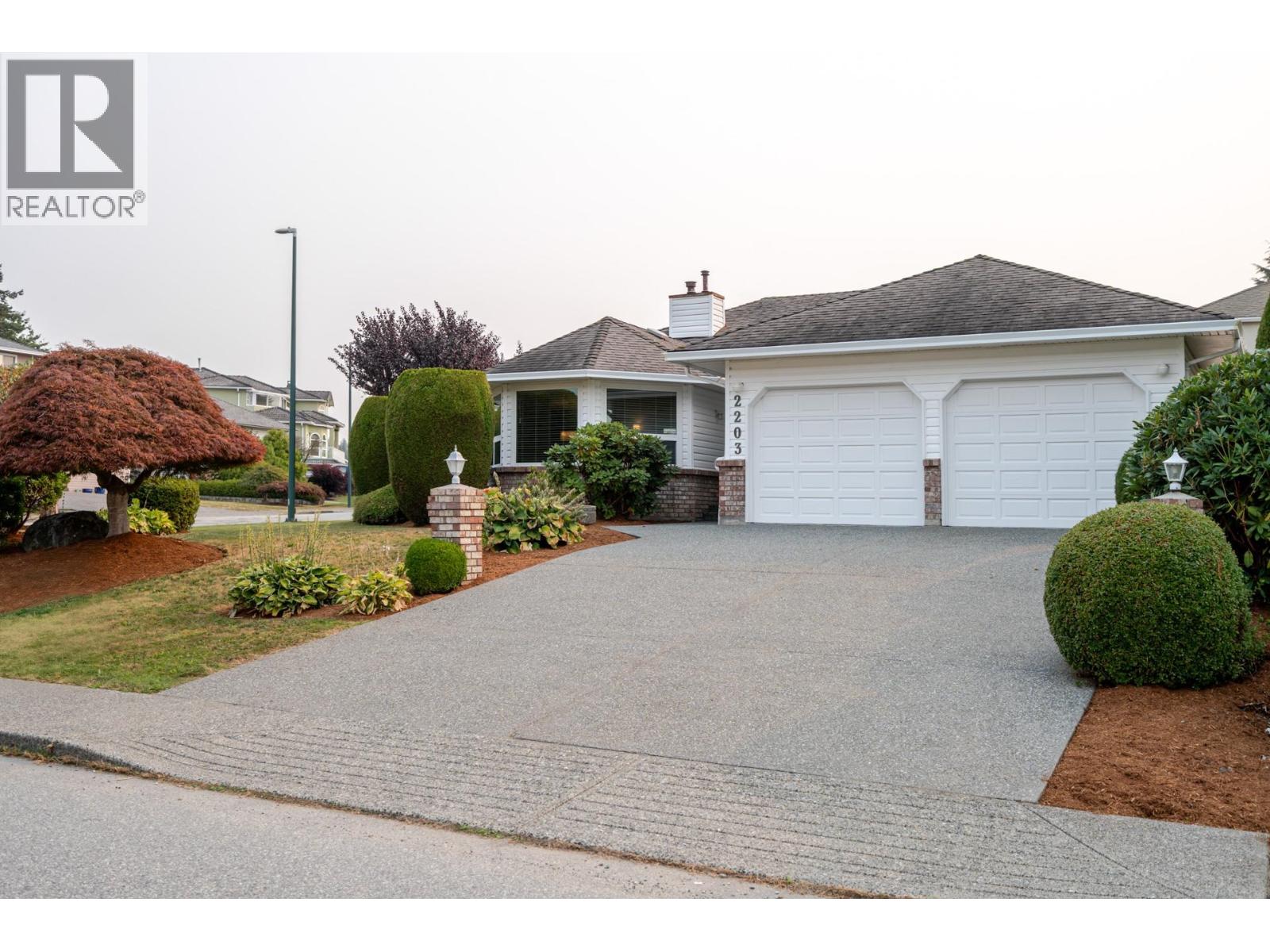 2203 Sorrento Drive, Coquitlam, British Columbia  V3K 6H6 - Photo 2 - R3045225