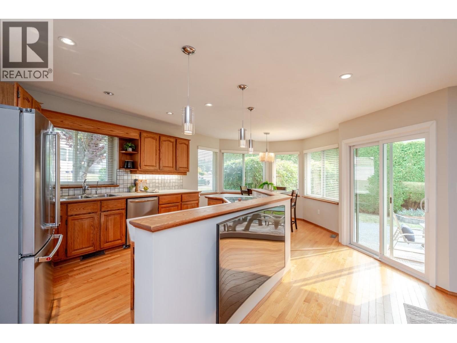 2203 Sorrento Drive, Coquitlam, British Columbia  V3K 6H6 - Photo 18 - R3045225