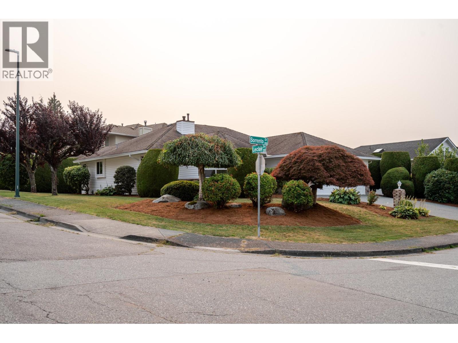 2203 Sorrento Drive, Coquitlam, British Columbia  V3K 6H6 - Photo 3 - R3045225