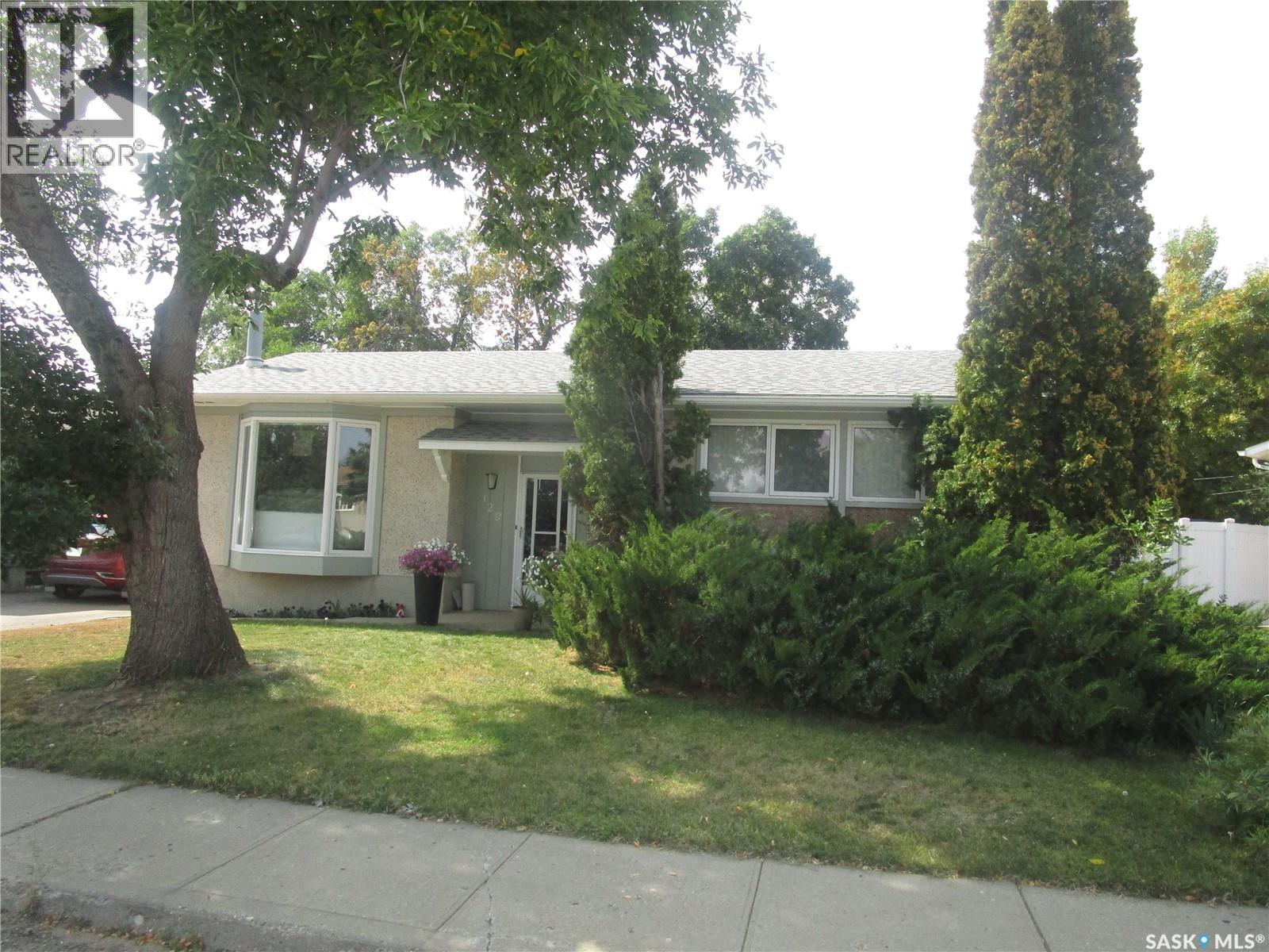 129 Empire PLACE, Assiniboia, Saskatchewan