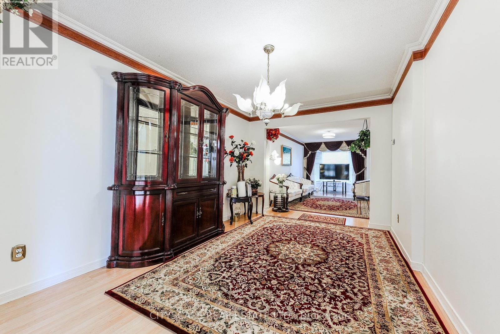379 Wallenberg Crescent E, Mississauga, Ontario  L5B 3N1 - Photo 10 - W12390135