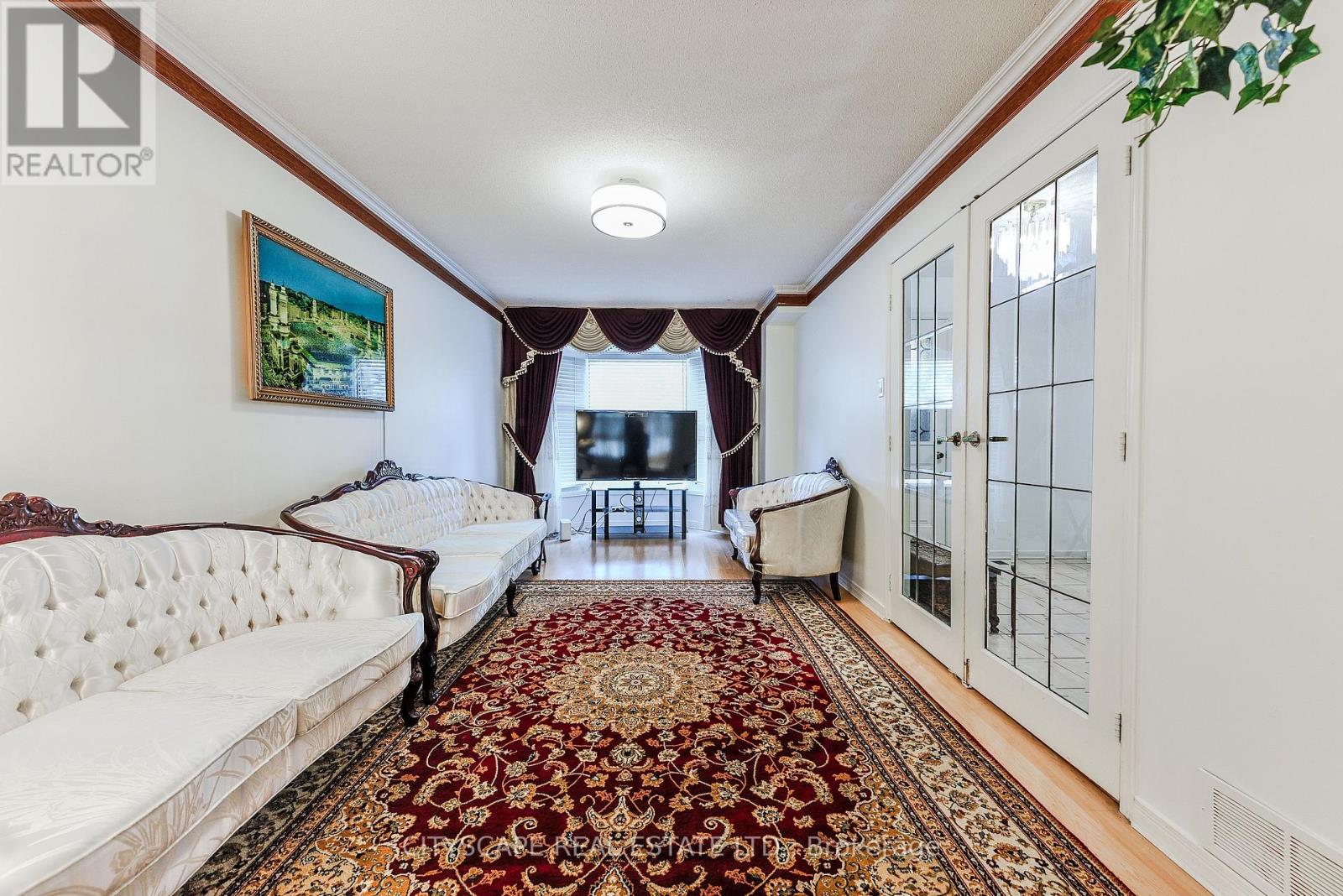 379 Wallenberg Crescent E, Mississauga, Ontario  L5B 3N1 - Photo 11 - W12390135