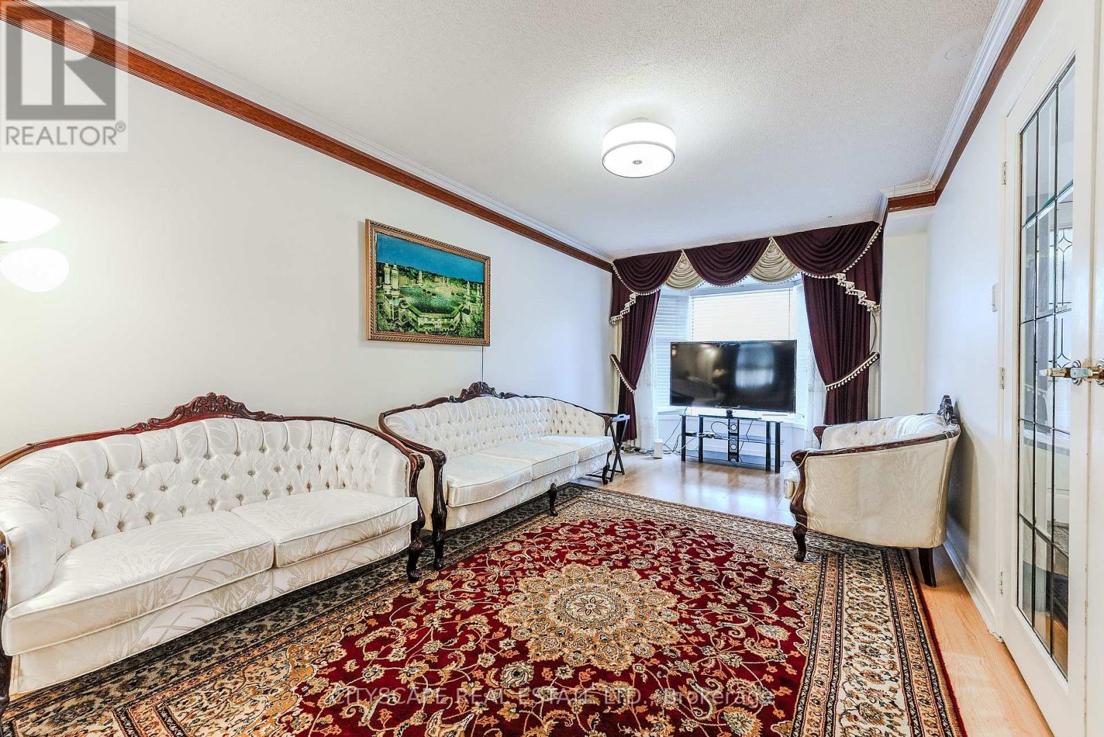 379 Wallenberg Crescent E, Mississauga, Ontario  L5B 3N1 - Photo 12 - W12390135
