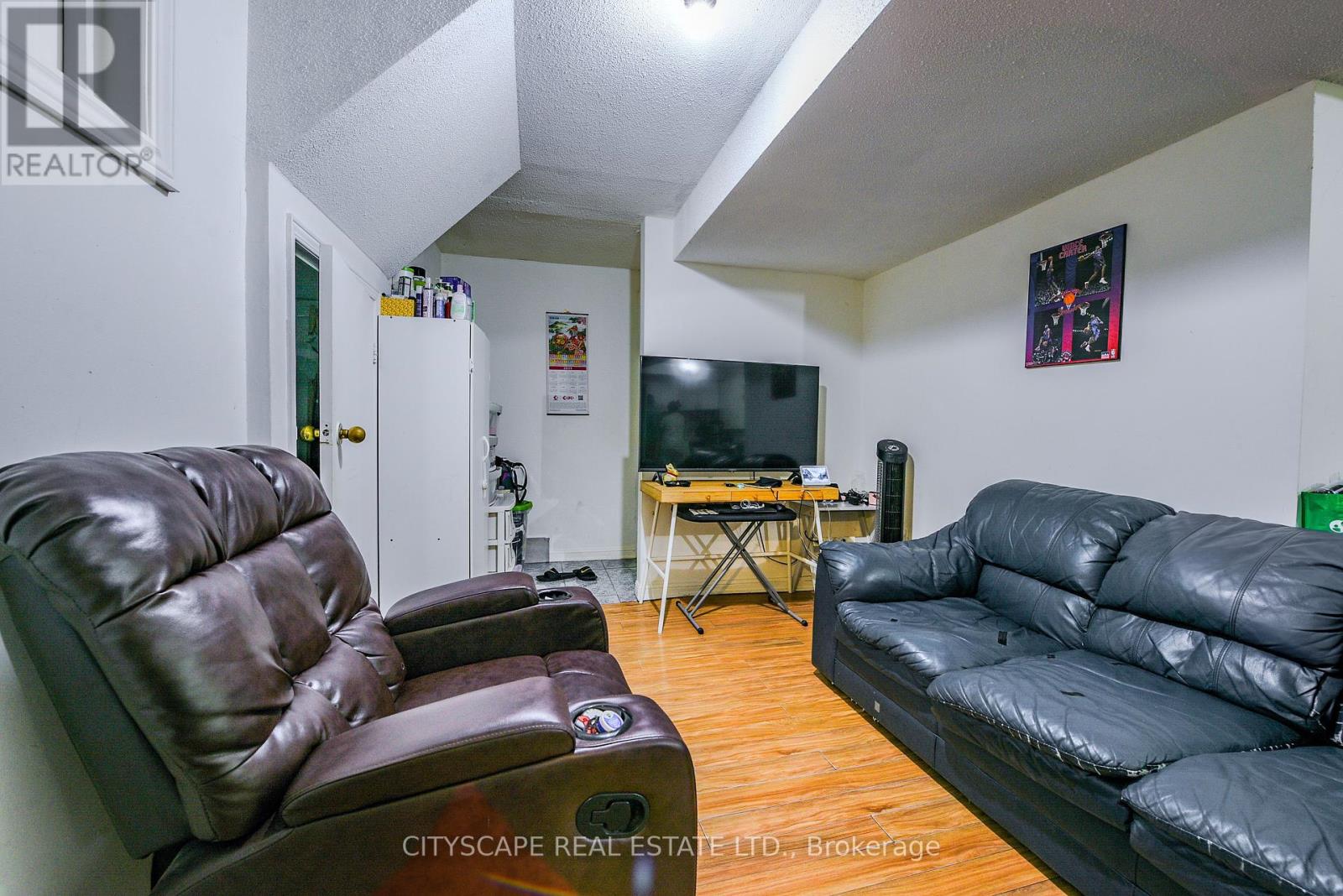 379 Wallenberg Crescent E, Mississauga, Ontario  L5B 3N1 - Photo 17 - W12390135
