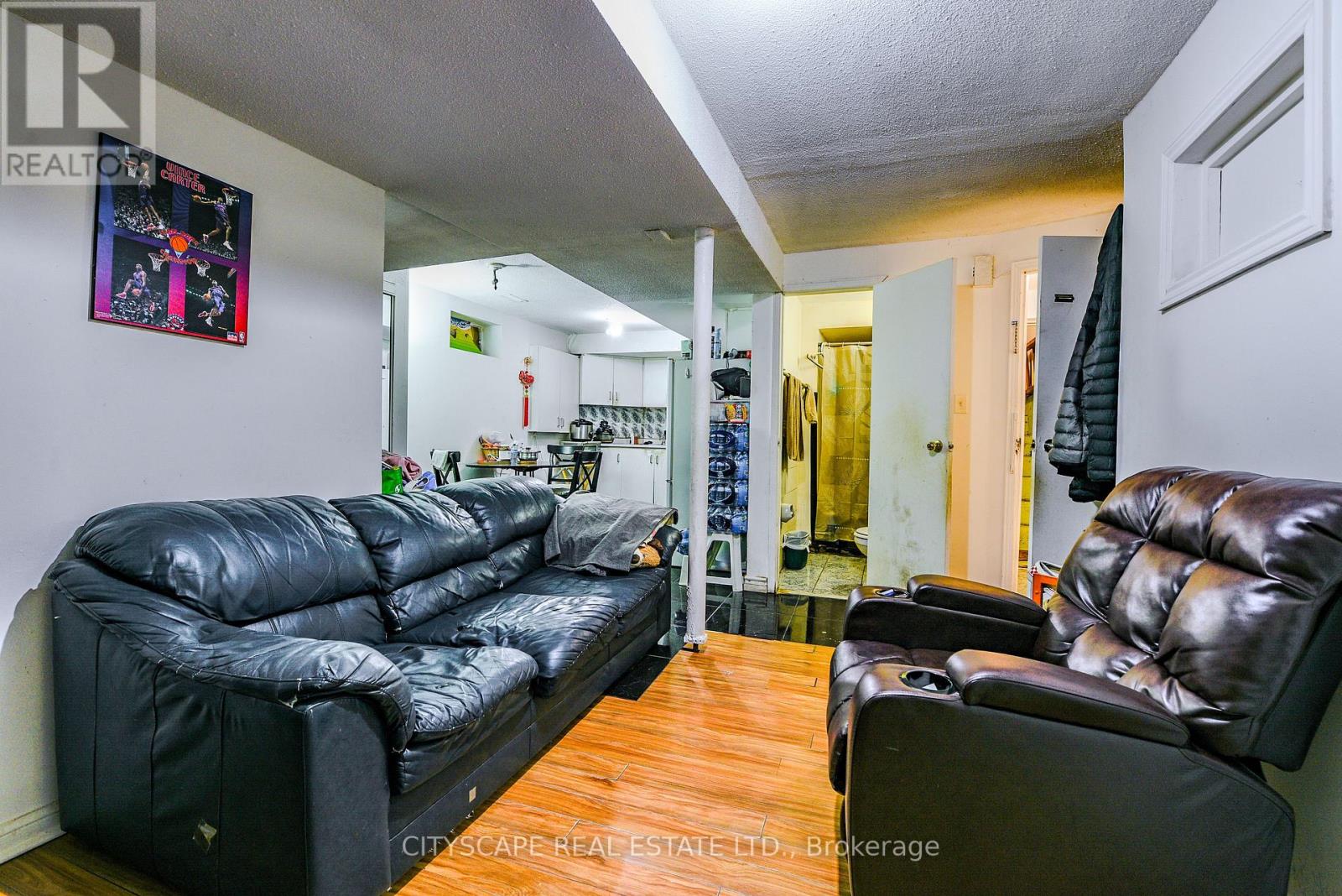 379 Wallenberg Crescent E, Mississauga, Ontario  L5B 3N1 - Photo 18 - W12390135