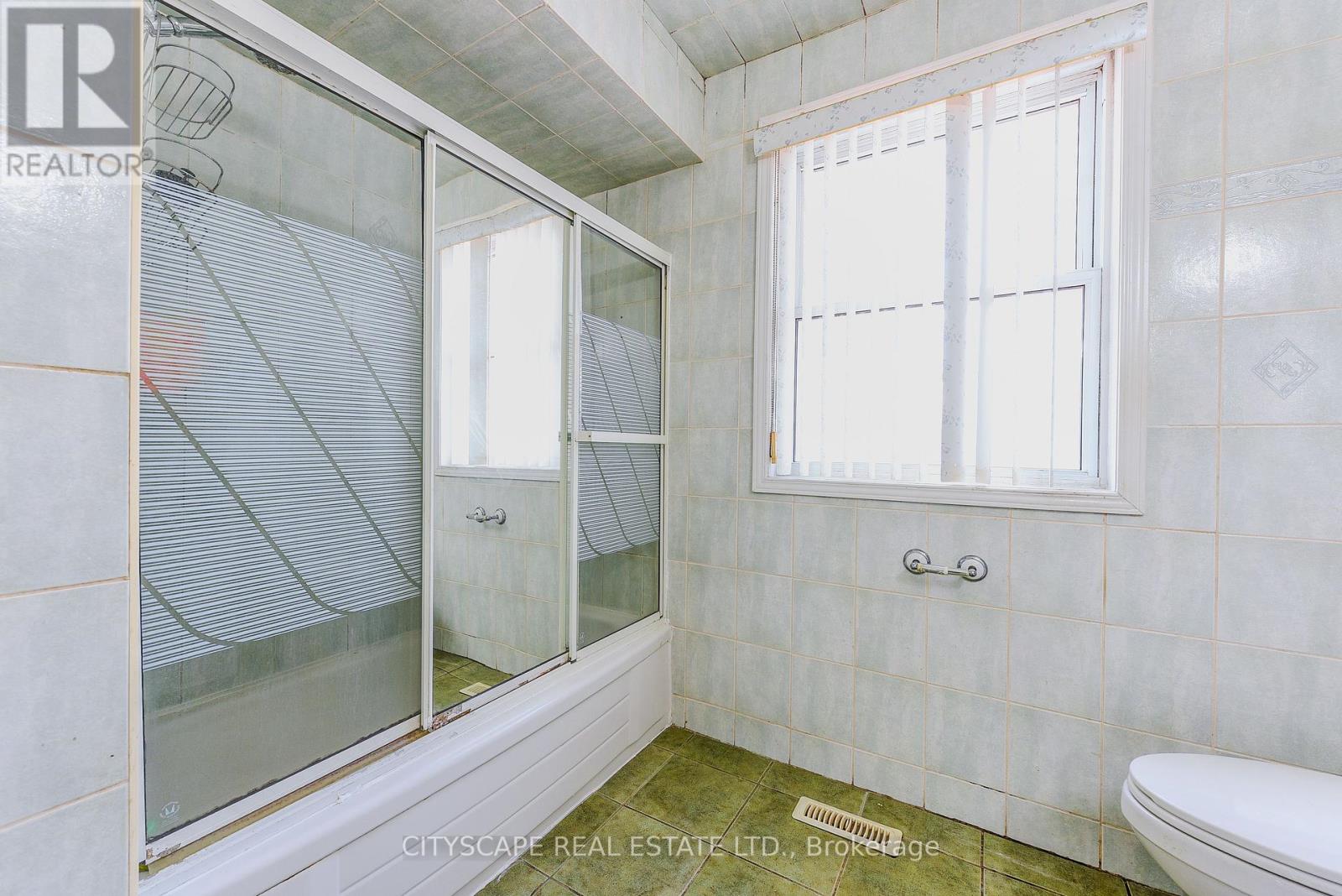 379 Wallenberg Crescent E, Mississauga, Ontario  L5B 3N1 - Photo 37 - W12390135