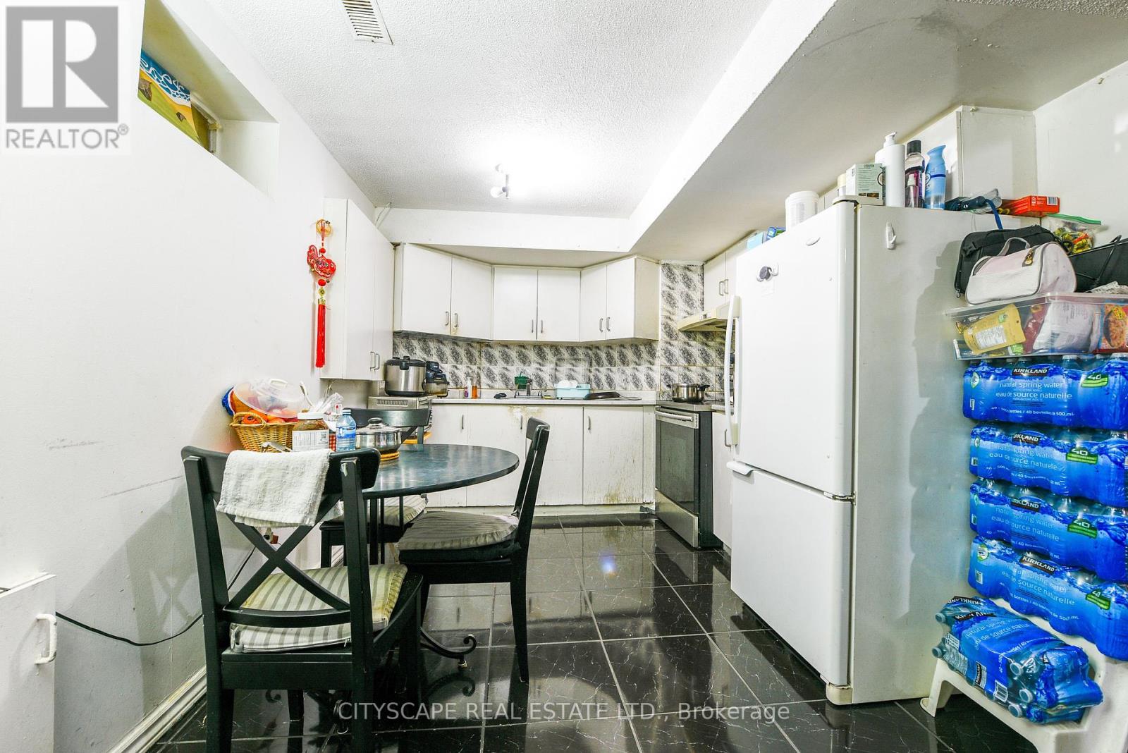 379 Wallenberg Crescent E, Mississauga, Ontario  L5B 3N1 - Photo 6 - W12390135