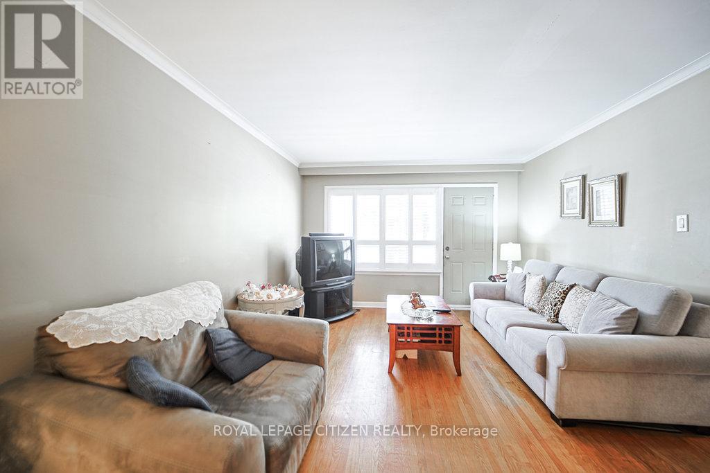 347 Harvie Avenue, Toronto, Ontario  M6E 4L6 - Photo 11 - W12390142