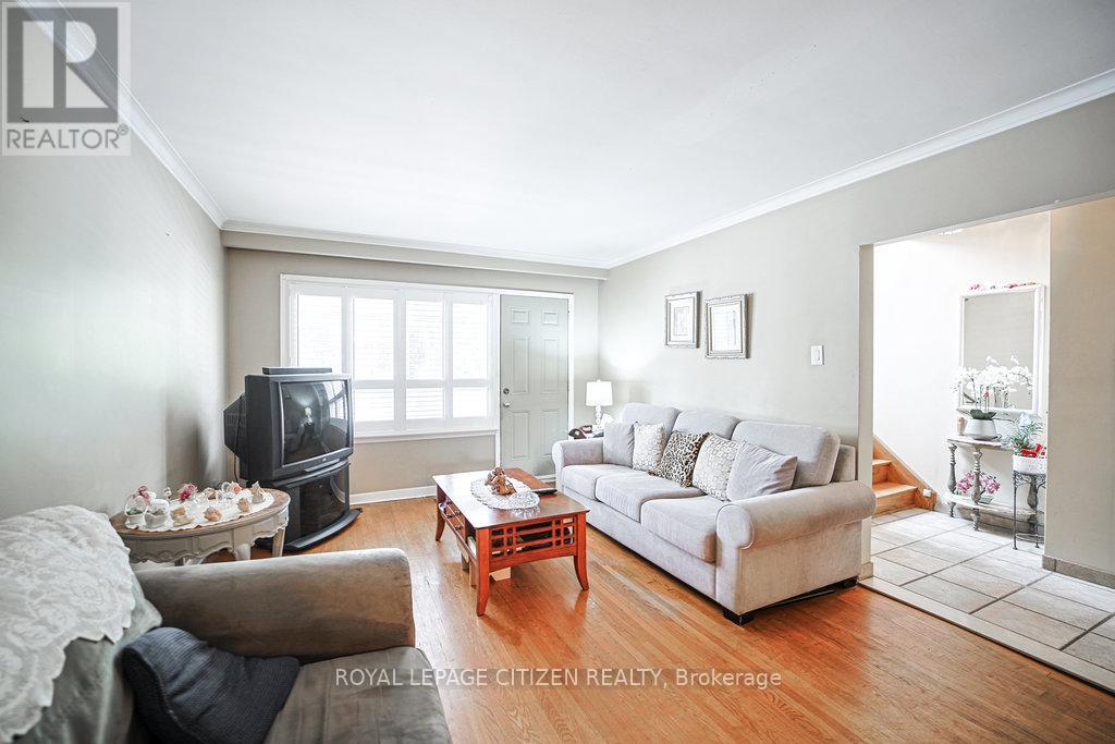 347 Harvie Avenue, Toronto, Ontario  M6E 4L6 - Photo 12 - W12390142