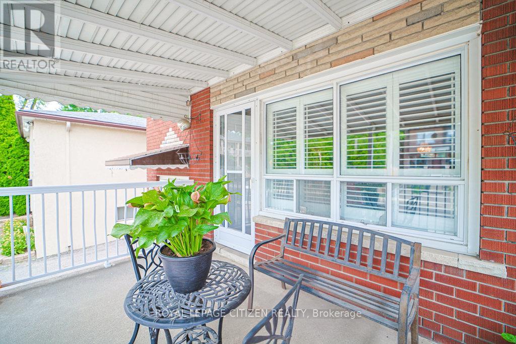 347 Harvie Avenue, Toronto, Ontario  M6E 4L6 - Photo 15 - W12390142