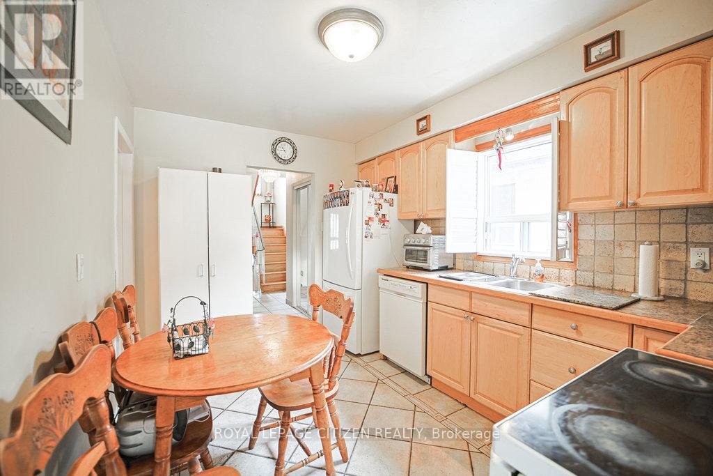 347 Harvie Avenue, Toronto, Ontario  M6E 4L6 - Photo 21 - W12390142
