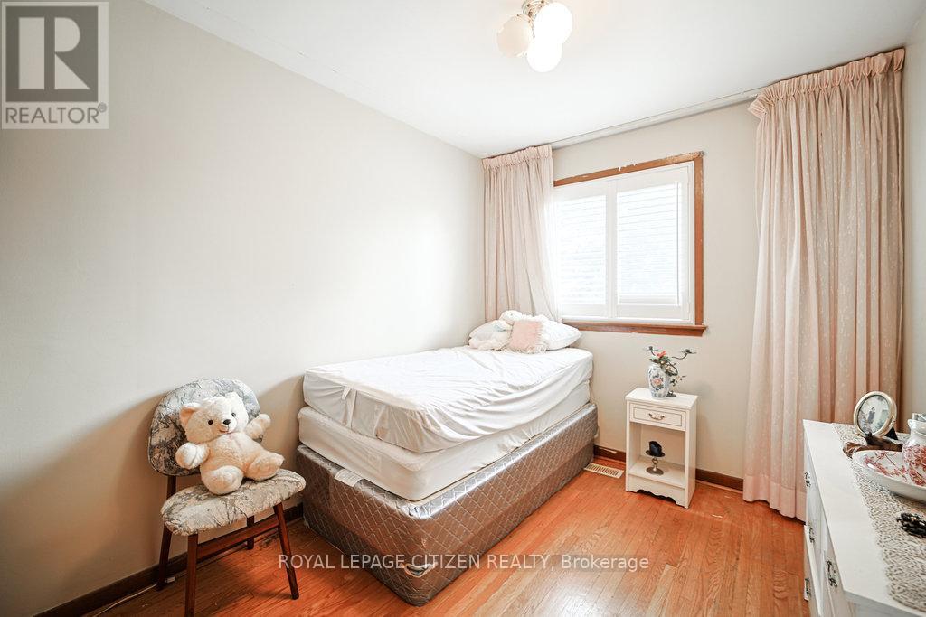 347 Harvie Avenue, Toronto, Ontario  M6E 4L6 - Photo 33 - W12390142