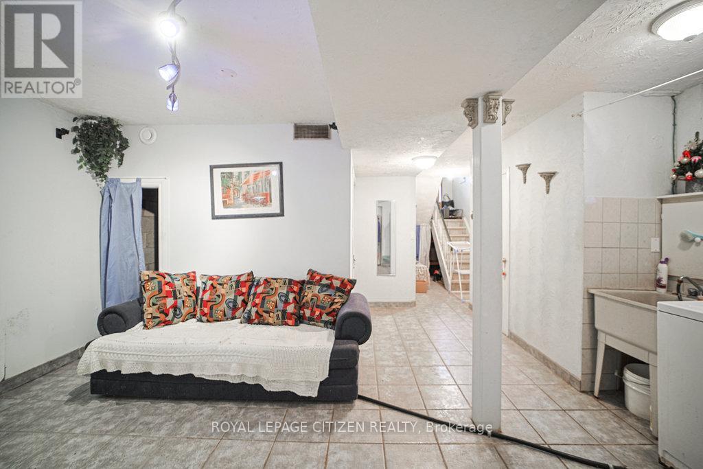 347 Harvie Avenue, Toronto, Ontario  M6E 4L6 - Photo 35 - W12390142