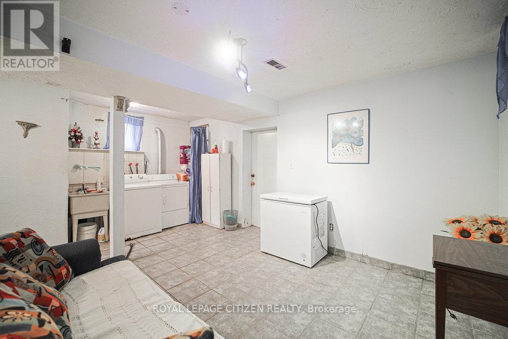 347 Harvie Avenue, Toronto, Ontario  M6E 4L6 - Photo 36 - W12390142