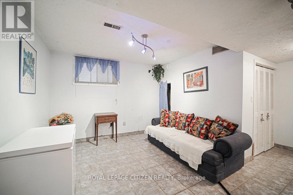 347 Harvie Avenue, Toronto, Ontario  M6E 4L6 - Photo 38 - W12390142
