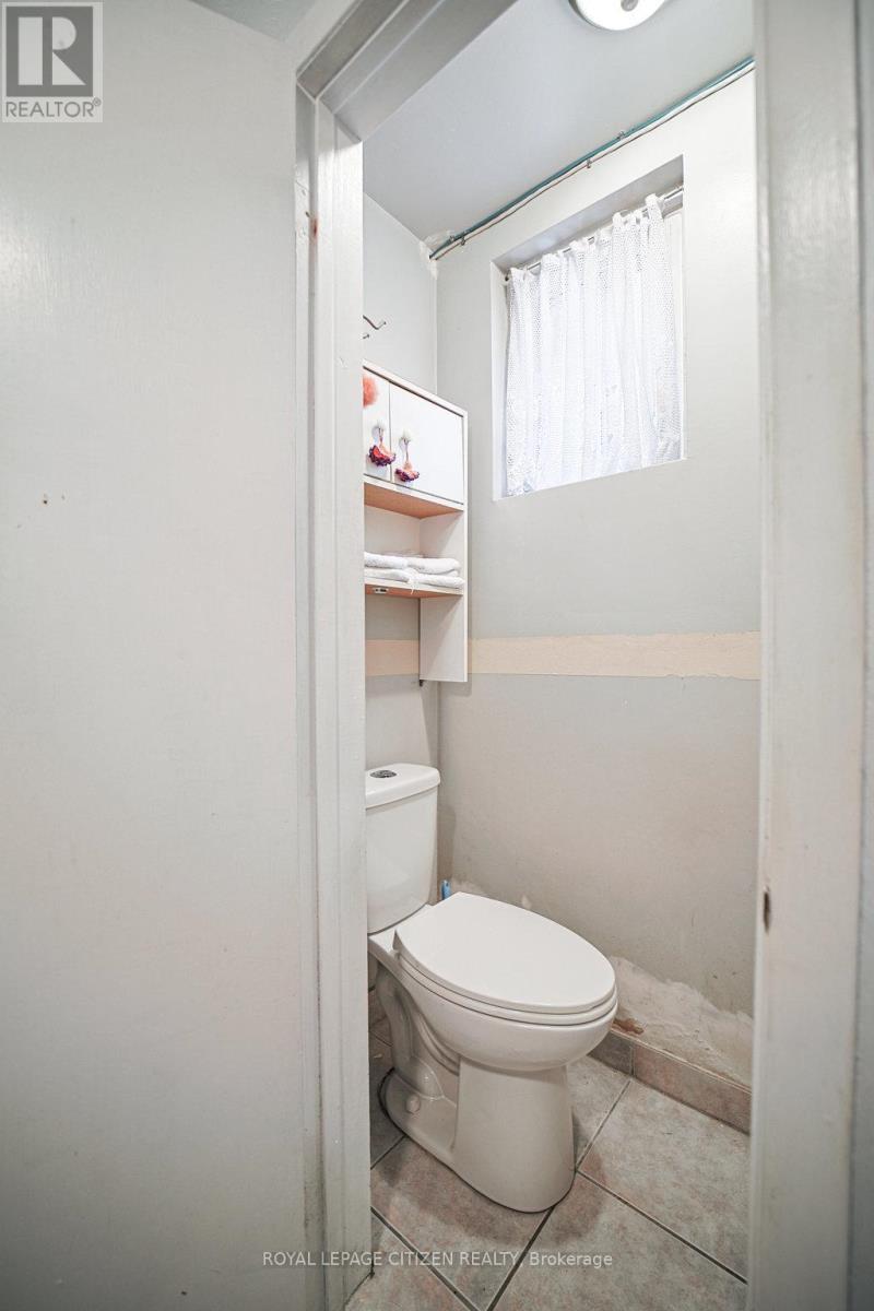 347 Harvie Avenue, Toronto, Ontario  M6E 4L6 - Photo 39 - W12390142