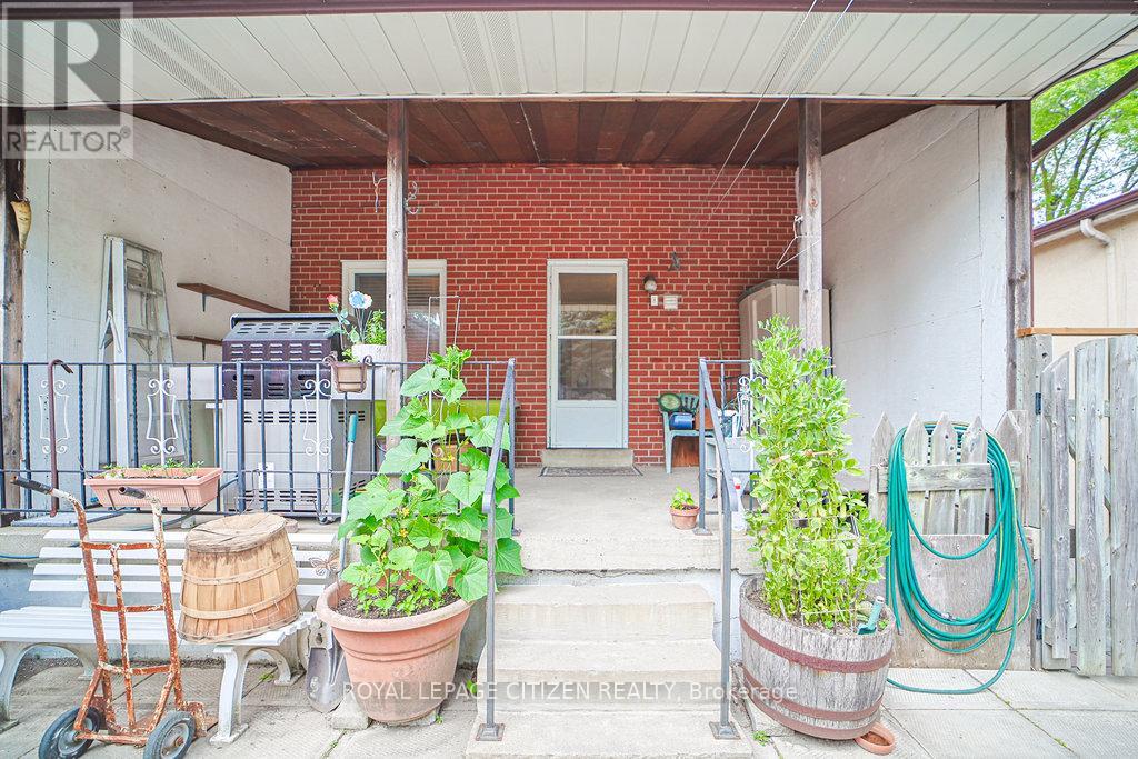 347 Harvie Avenue, Toronto, Ontario  M6E 4L6 - Photo 41 - W12390142