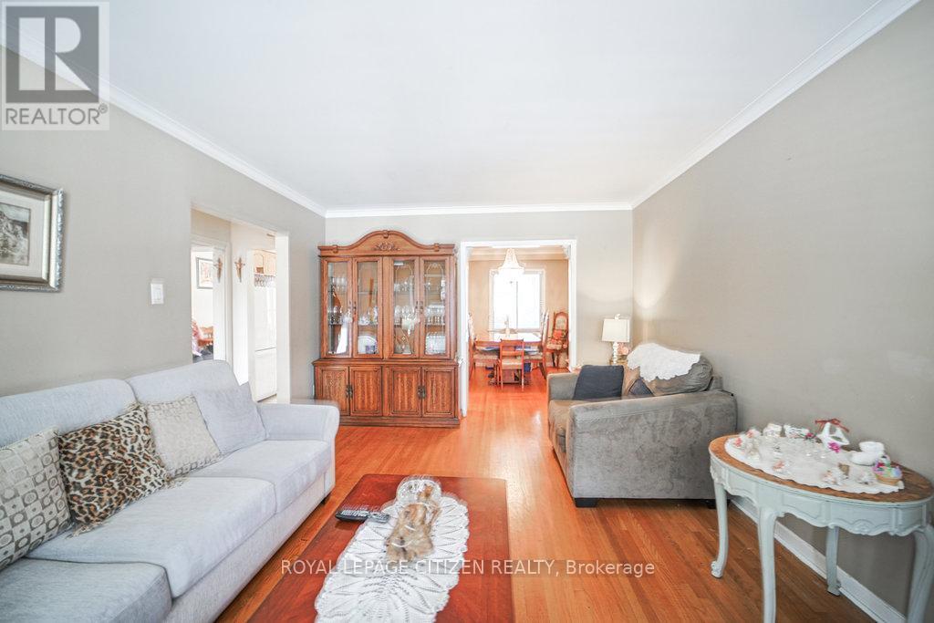 347 Harvie Avenue, Toronto, Ontario  M6E 4L6 - Photo 9 - W12390142