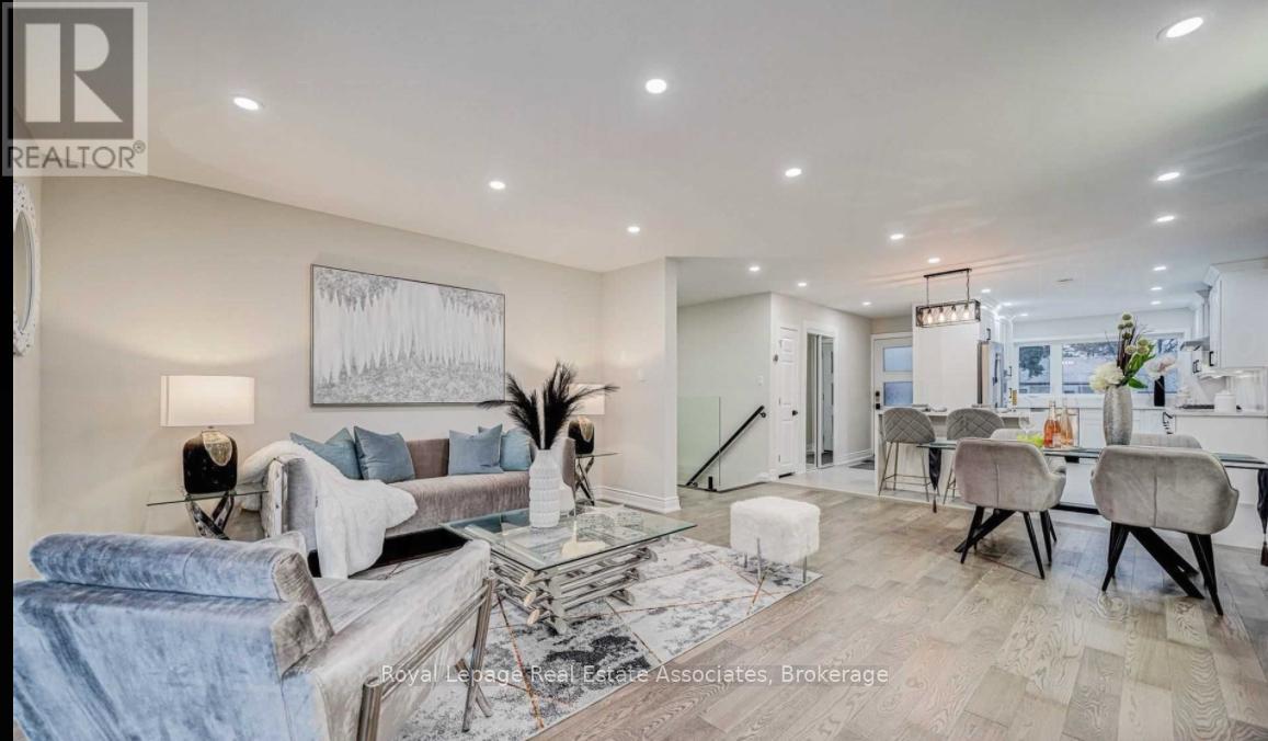 21 DAVISTOW CRESCENT, Toronto, Ontario