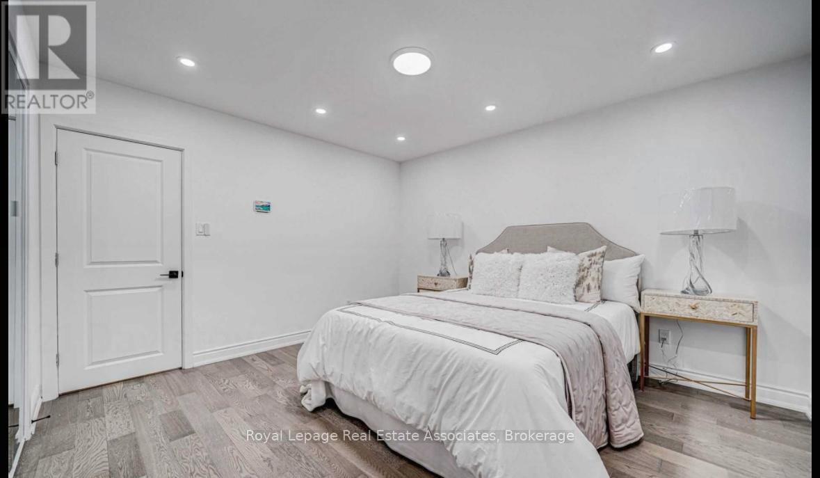 21 Davistow Crescent, Toronto (Mount Olive-Silverstone-Jamestown), Ontario  M9V 3E8 - Photo 11 - W12390161