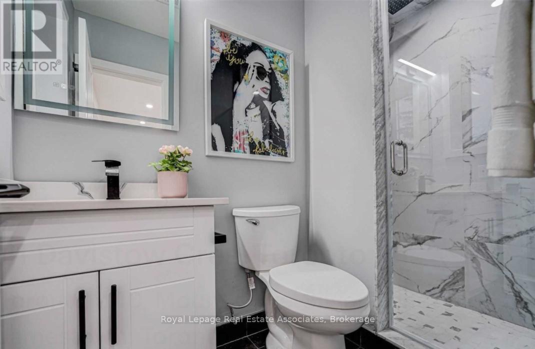 21 Davistow Crescent, Toronto (Mount Olive-Silverstone-Jamestown), Ontario  M9V 3E8 - Photo 12 - W12390161
