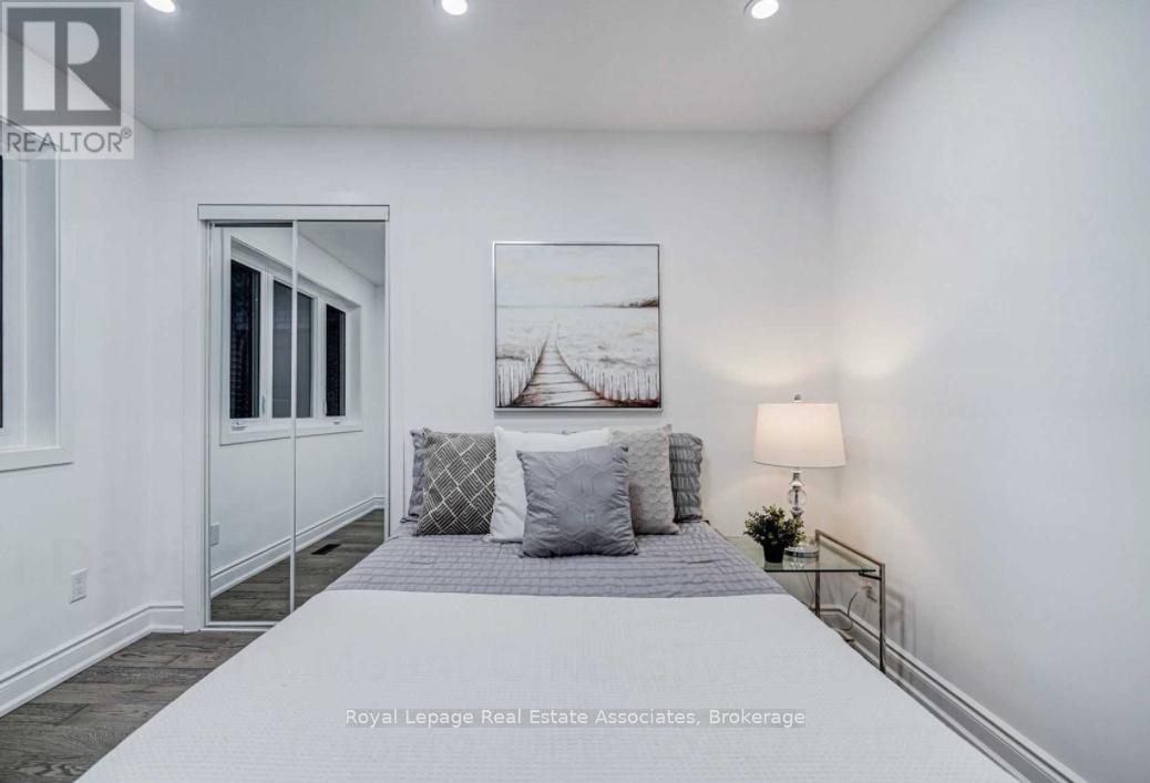 21 Davistow Crescent, Toronto (Mount Olive-Silverstone-Jamestown), Ontario  M9V 3E8 - Photo 13 - W12390161