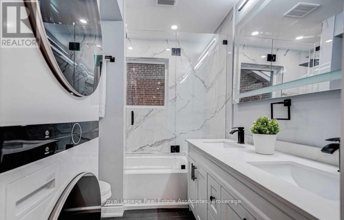 21 Davistow Crescent, Toronto (Mount Olive-Silverstone-Jamestown), Ontario  M9V 3E8 - Photo 14 - W12390161